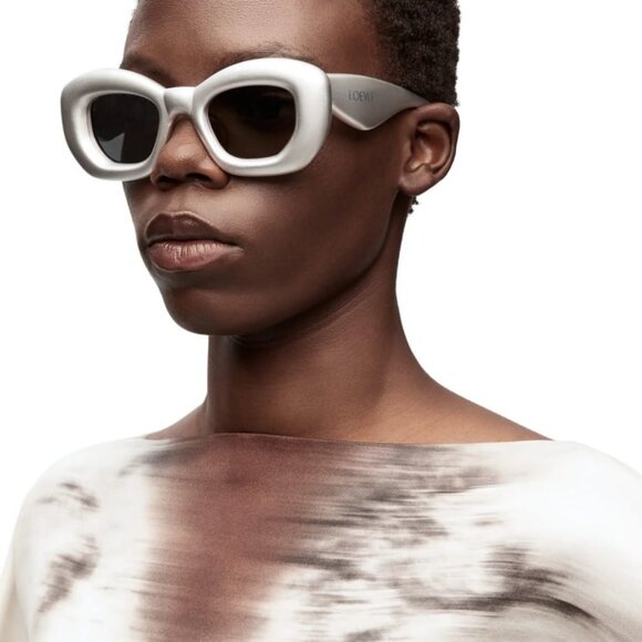 Loewe Women Sunglasses LW40117I 20C Metallized Silver Grey Smoke Mirror Cat Eye - Picture 1 of 14